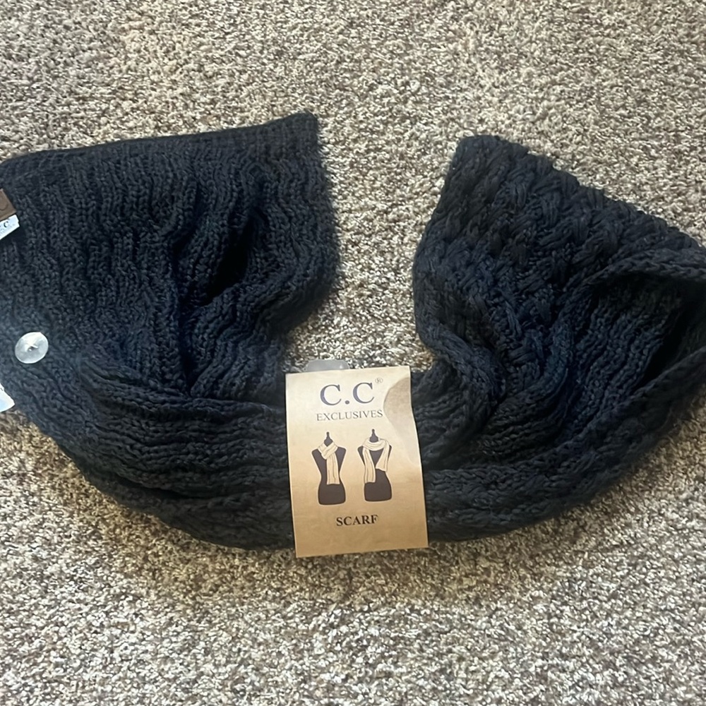NWT CC gray scarf